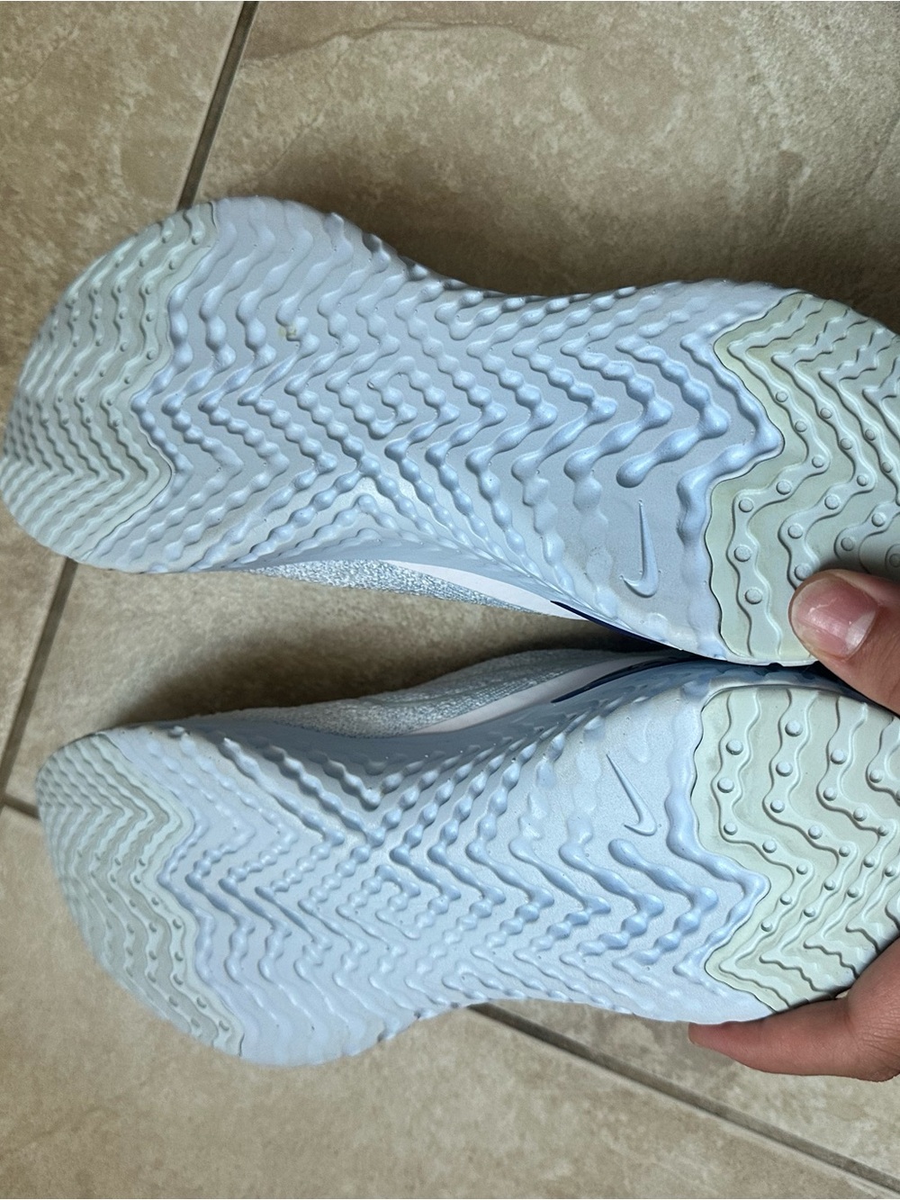 Nike Slip-On epic React Knit Sneakers in Light Gray with Blue Accent - Picture 4 of 5